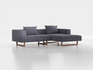 Lounge-Sofa Sereno inkl. 2 Kissen (70x55 cm), B 267 x T 180 cm, Liegeteil rechts, Kufenfuß, mit Bezug Wollstoff Elverum Torfblau (82), Eiche
