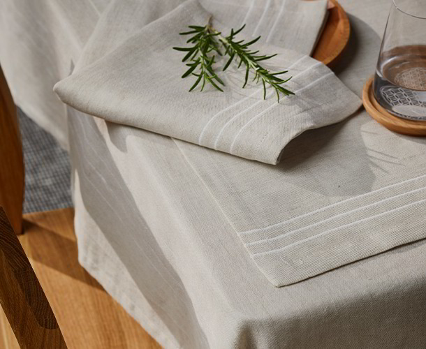 Tischwäsche und Tischsets aus wertvollen Naturmaterialien und nach dem strengen Global Organic Textile Standard (GOTS) gefertigt.
