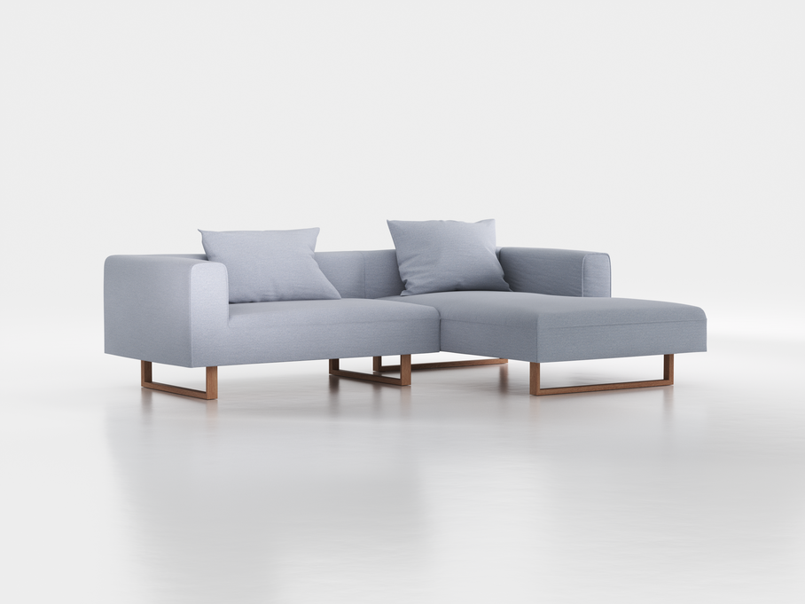 Lounge-Sofa Sereno inkl. 2 Kissen (70x55 cm), B 267 x T 180 cm, Liegeteil rechts, Kufenfuß, mit Bezug Wollstoff Elverum Blaugrau (83), Eiche
