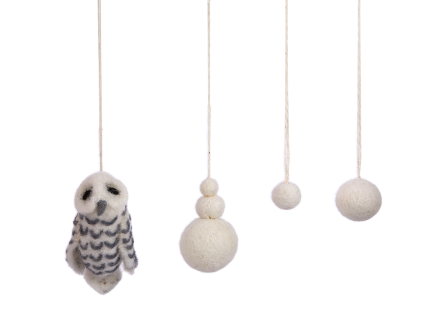 Schneeeule und Filzkugeln, weiß