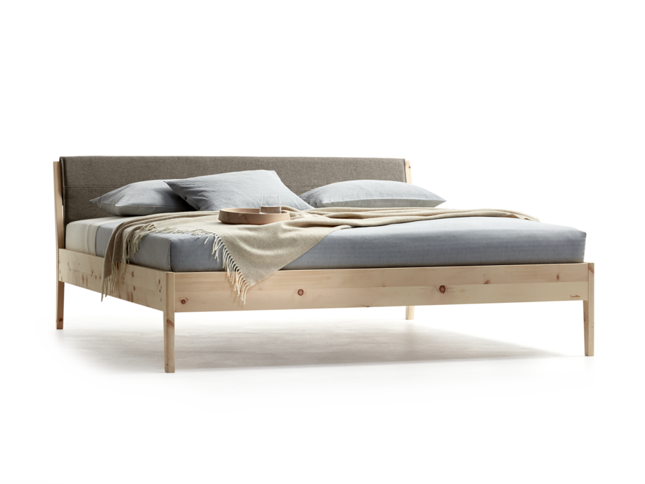 Bett Almeno, Zirbe, Kopfhaupt incl. abnehmbarer Housse Wollstoff Stavang Torf