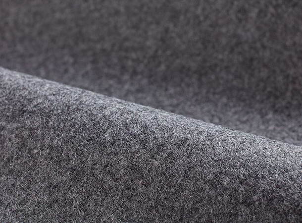 Möbelstoff Stavang Stein - Gewebt in Deutschland aus 100 % Schafschurwolle kbT, ökologisch gefärbt.
