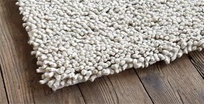 Hochflorige Teppiche mit Schlingen und Noppen