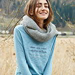 Frau mit Message Shirt von Grüne Erde