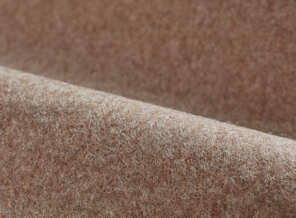 Möbelstoff Stavang Haselnuss - Gewebt in Deutschland aus 100 % Schafschurwolle kbT, ökologisch gefärbt.