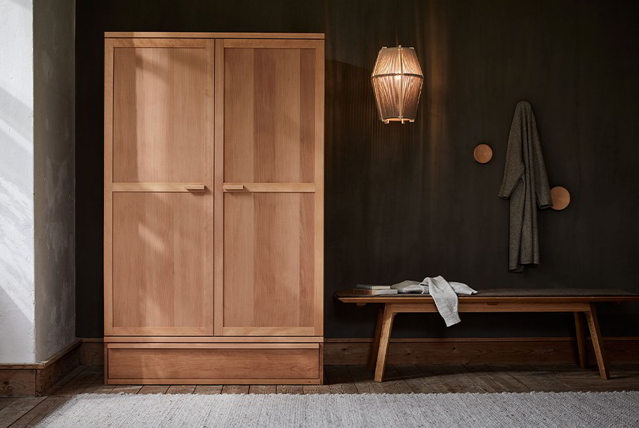 Kleiderschrank Kurami in einer Garderobe