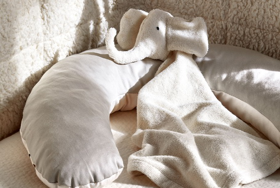 Die ersten Schnitte, Drucke und Webmuster entstehen