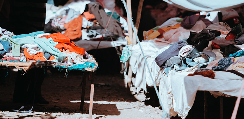 Die heutige Kleidungsindustrie schadet unserer Umwelt 