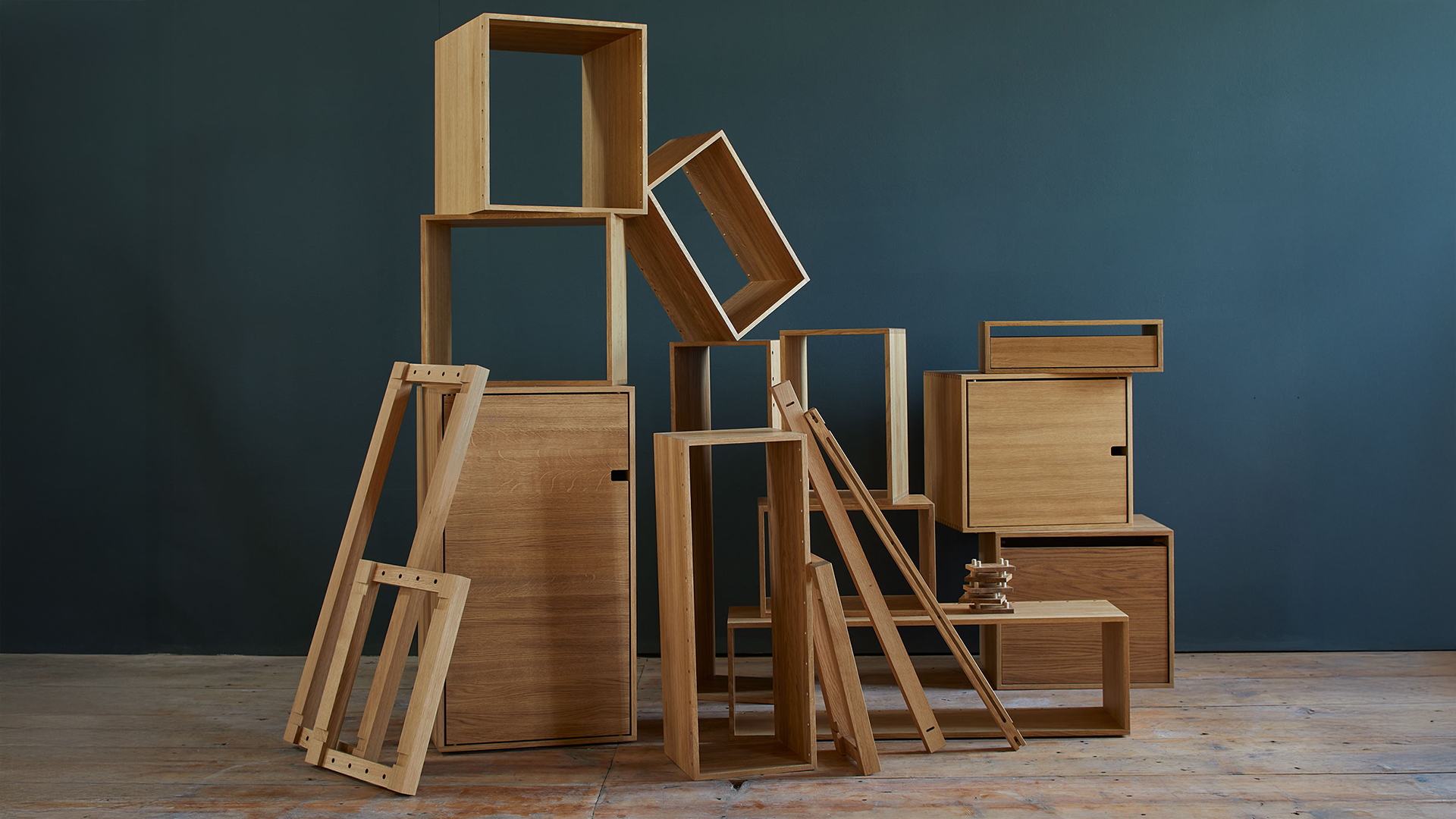 Einzelteile vom Regal Esempio