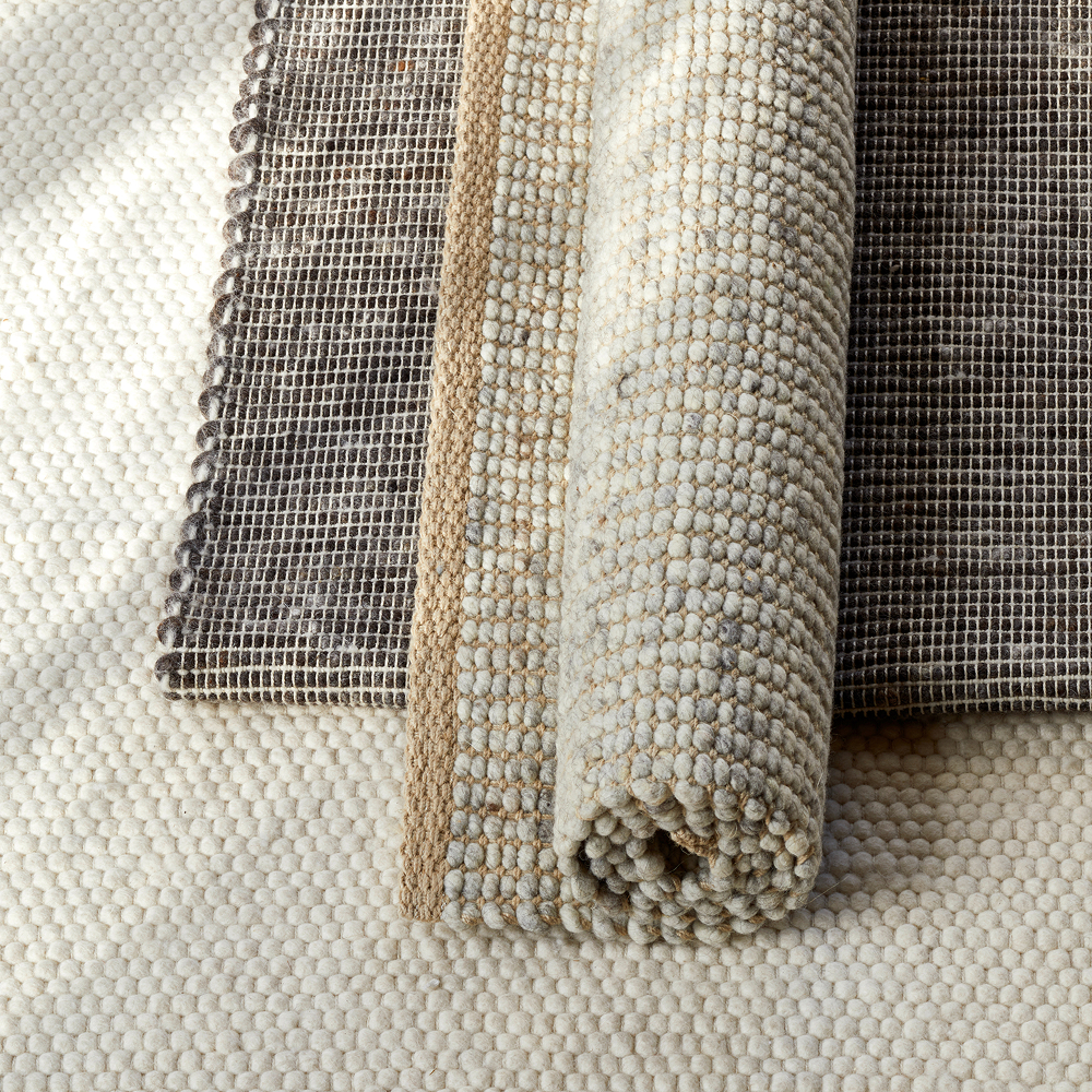Teppiche in verschiedenen Designs aus Wolle