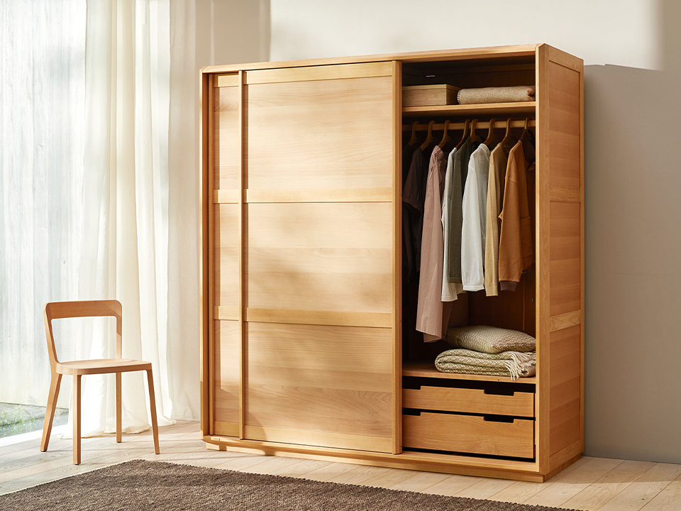 Massivholz Kleiderschrank Akumi mit Schiebetüren