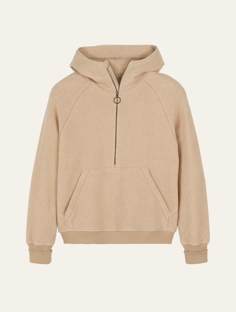 Beiger Hoodie mit Reißverschlussdetail auf weißem Hintergrund