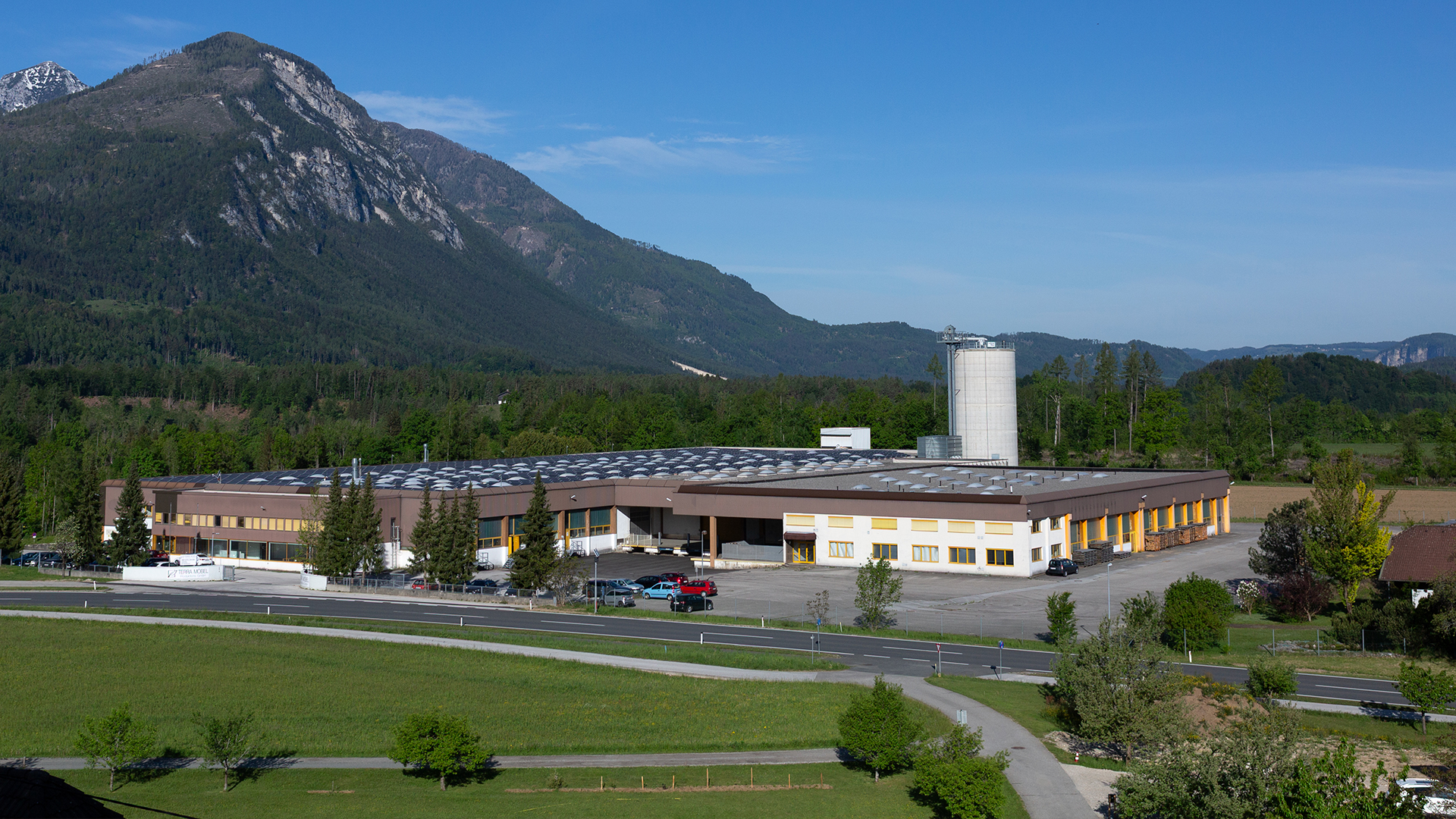 Aufnahme von oben unserer Tischlerei Terra Möbel in Kärnten