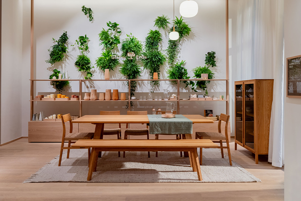 Esszimmermöbel im Store Berlin