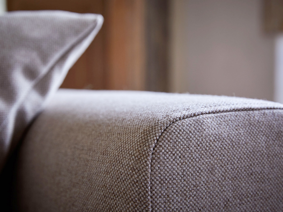 Detailansicht Lehne von Sofa Sereno