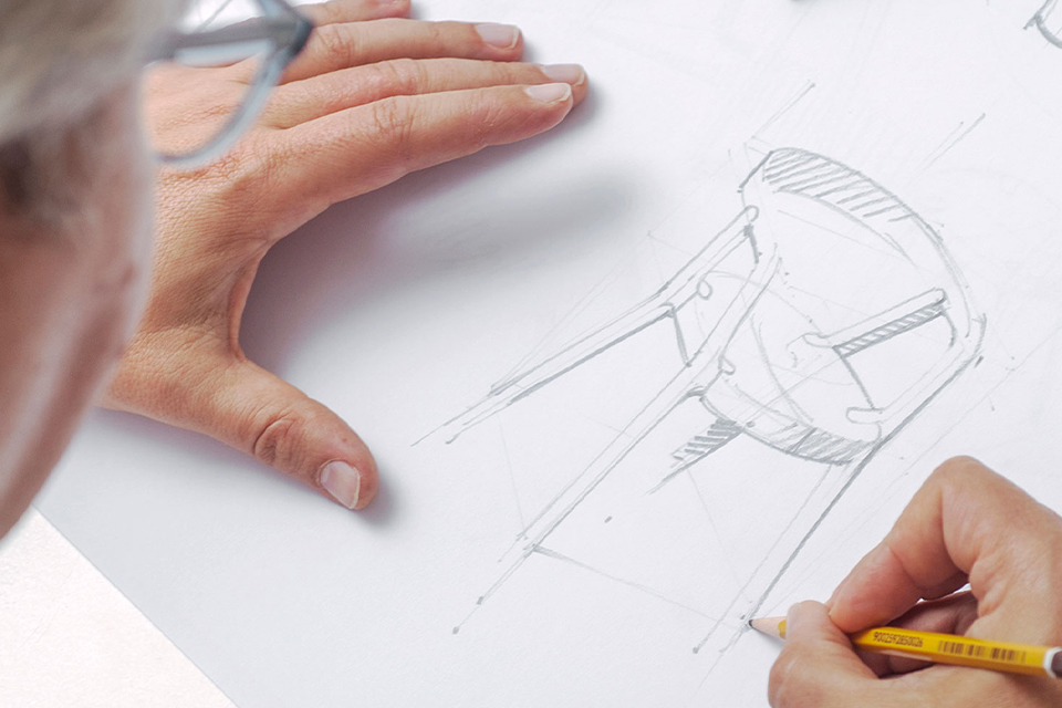 kreativer Entwurfsprozess eines Möbelstücks