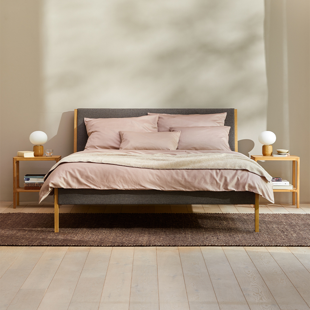 Schlafzimmer mit Polsterbett Almeno