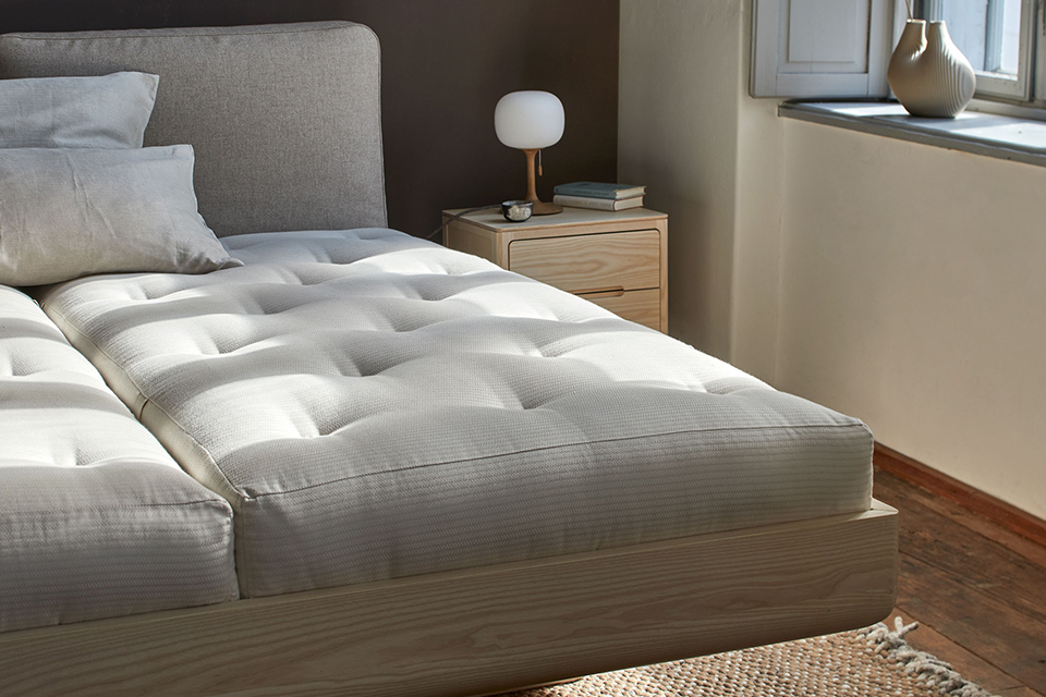 Bett Almara mit Polsterbetthaupt und hochwertigen Naturmatratzen