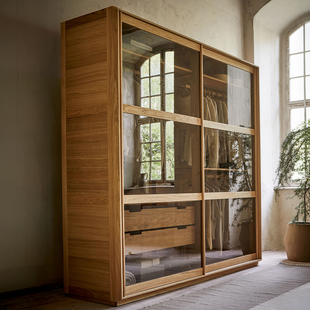 Kleiderschrank mit Glasschiebetüren