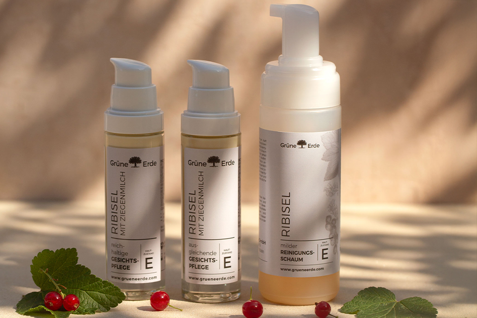 Gesichtspflegeserie Ribisel in Glasflaschen