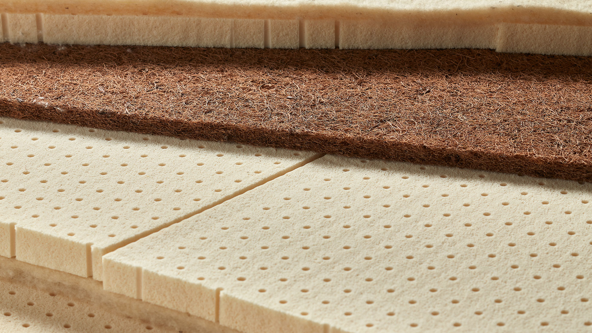 Schichten aus Kokosfaseernn und Naturlatex für eine Matratze