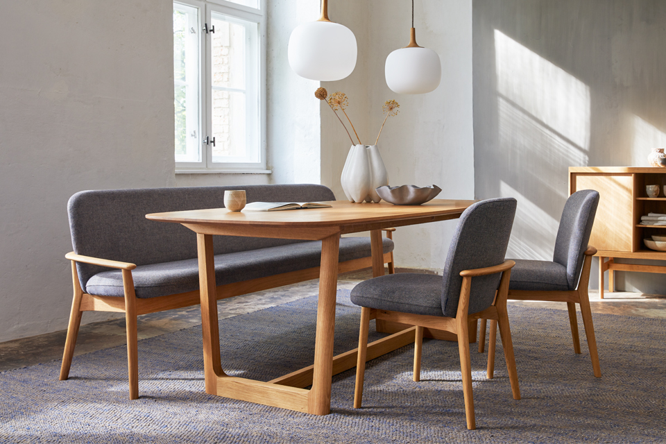 Massivholz Esszimmermöbel mit Sideboard im Esszimmer