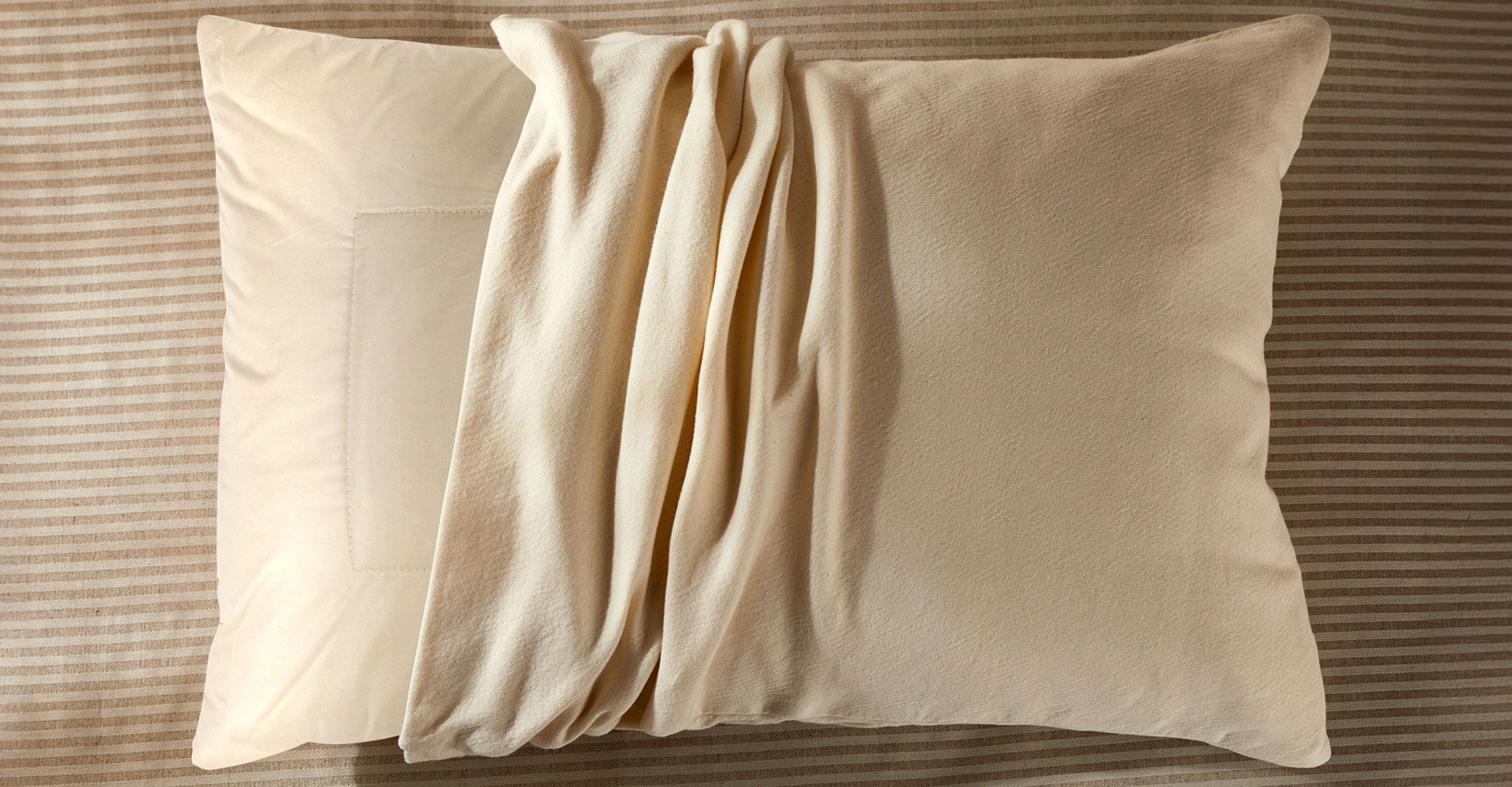 Ökologisches Kopfkissen mit naturfarbenem Überzug