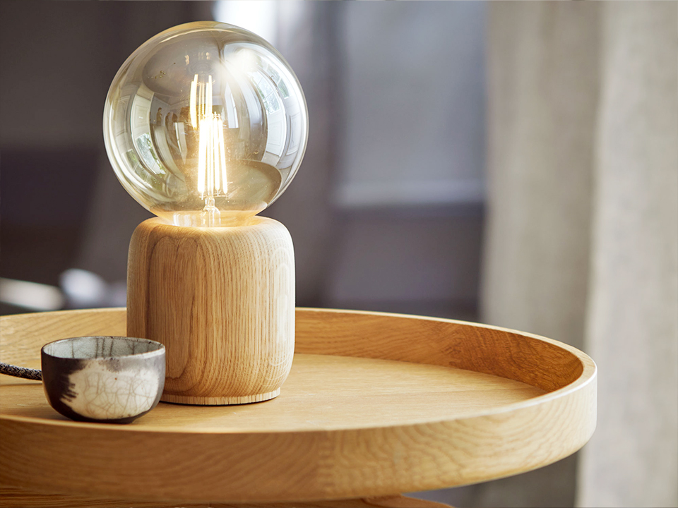 Osino Tischleuchte beleuchtet