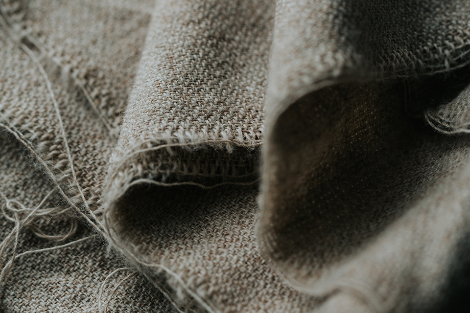 Stofftücher aus Hanf Fasern übereinander liegend