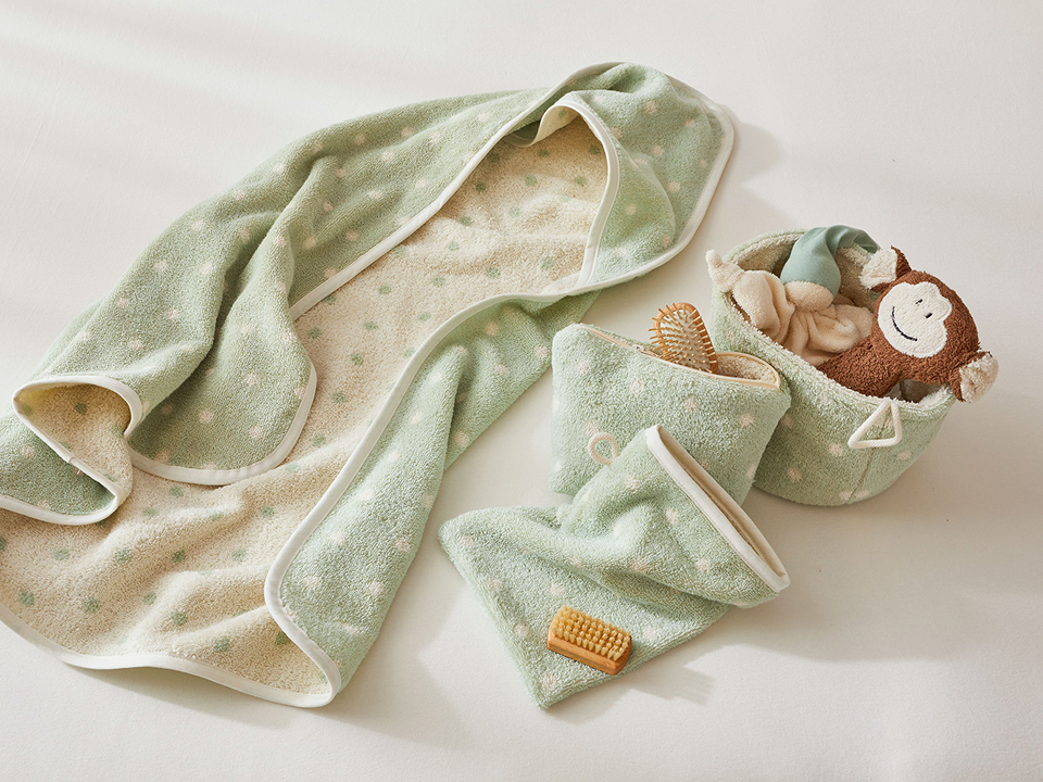 Kinderbadtextilien grün mit Pünktchen