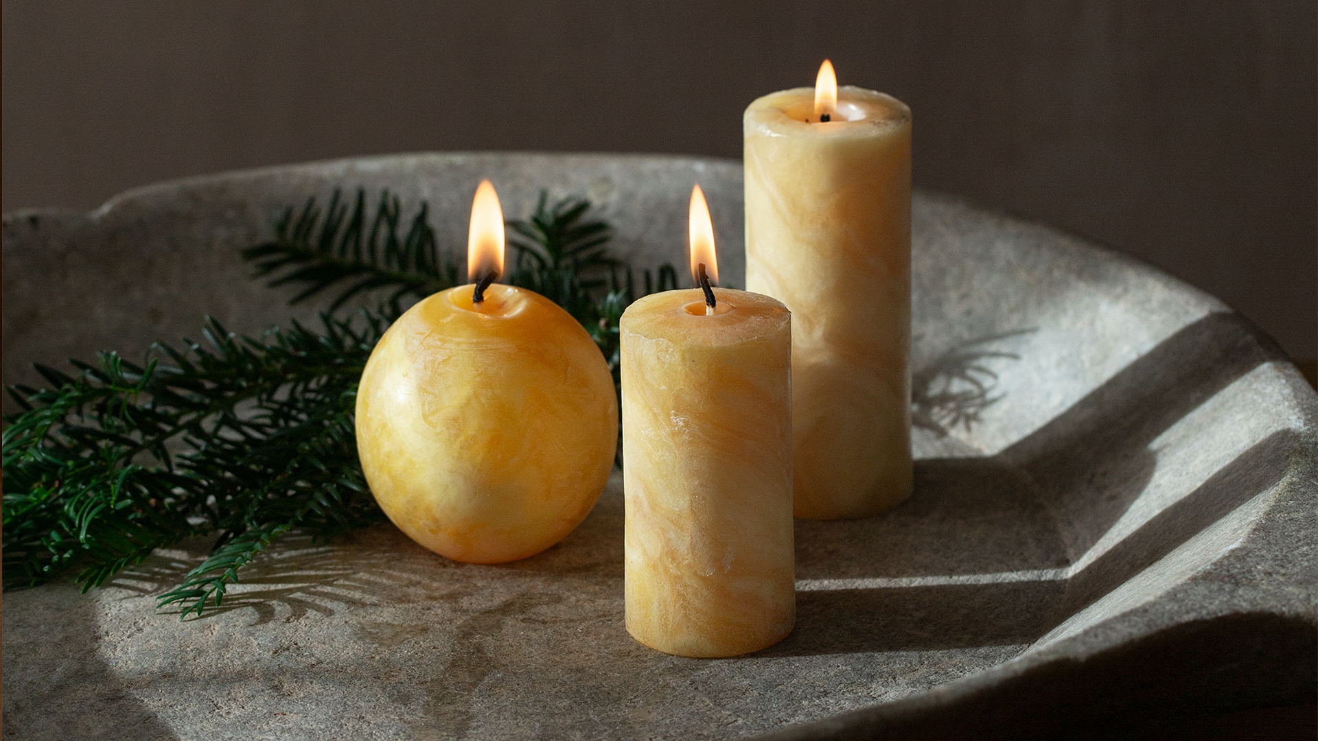 Natürliche Bienenwachskerzen in drei Formen und Größen