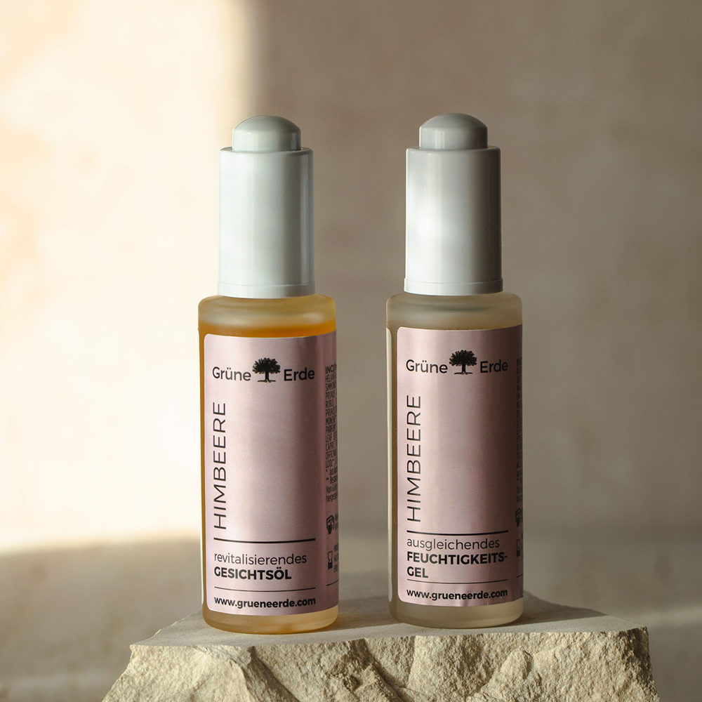 Himbeer Gesichtspflegeserie präsentiert auf Steinplatte