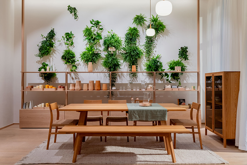 Esszimmermöbel im Store Berlin