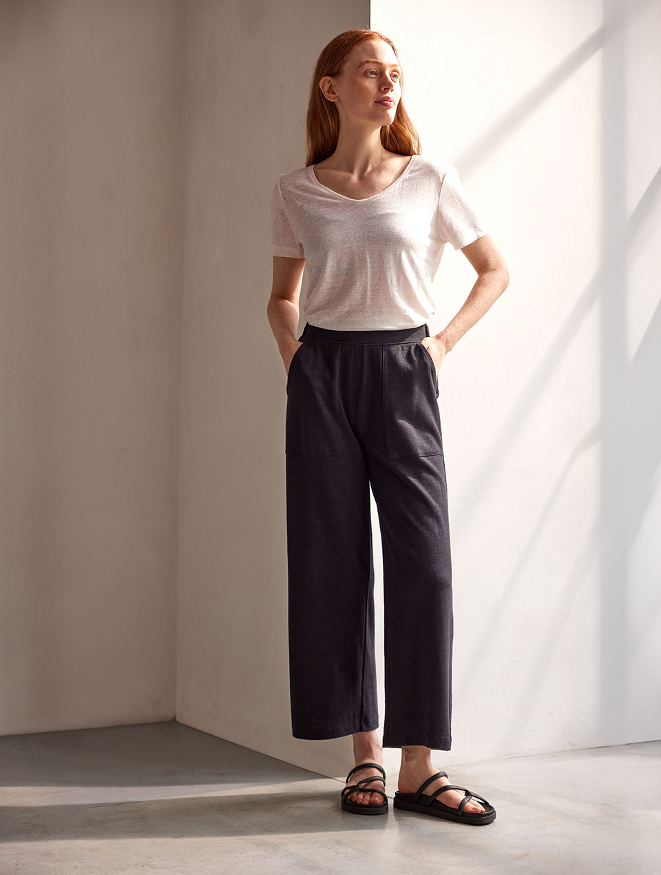 T-Shirt und Hose im zeitlosen Design