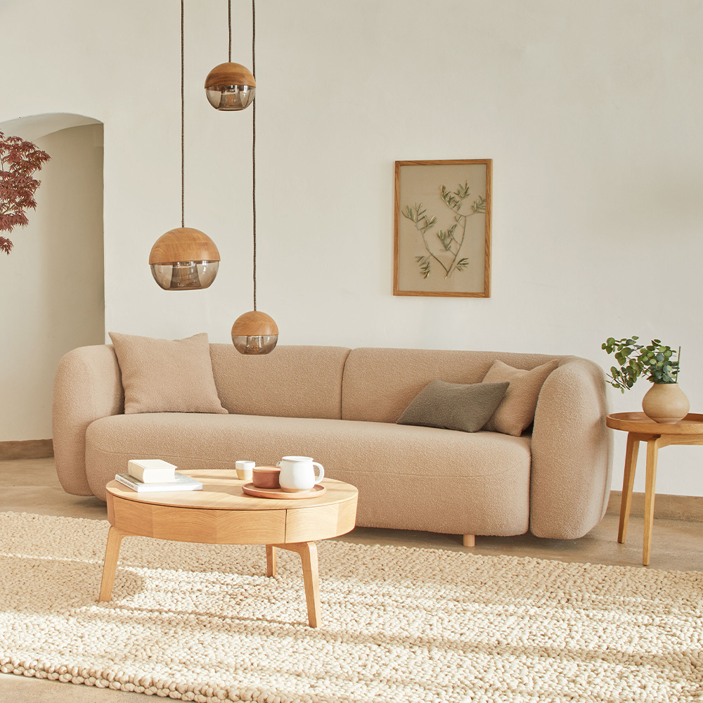 Sofa Veluna mit drei Zierkissen Casello
