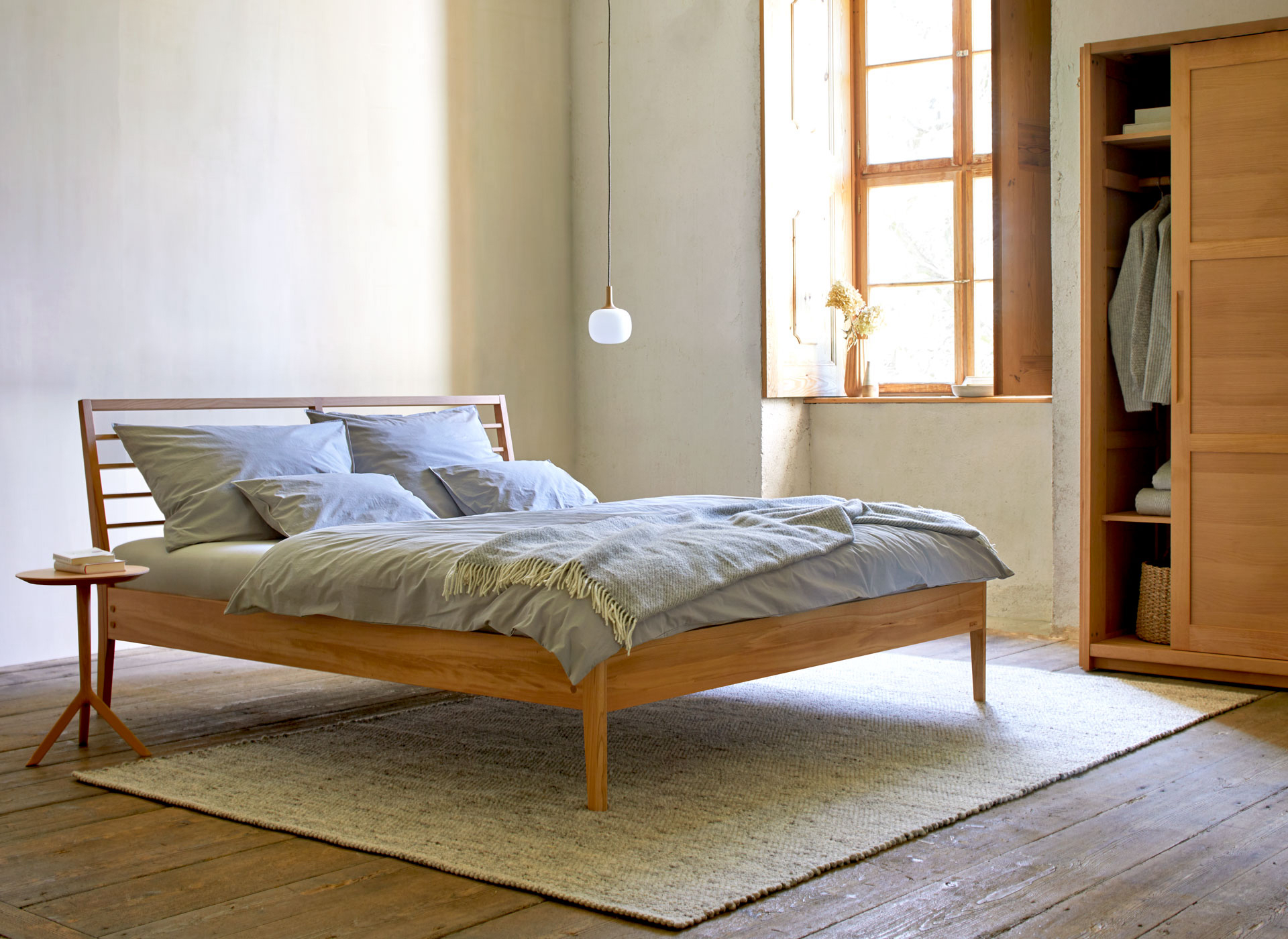 Massivholz Doppelbett Almeno mit Sprossenbetthaupt