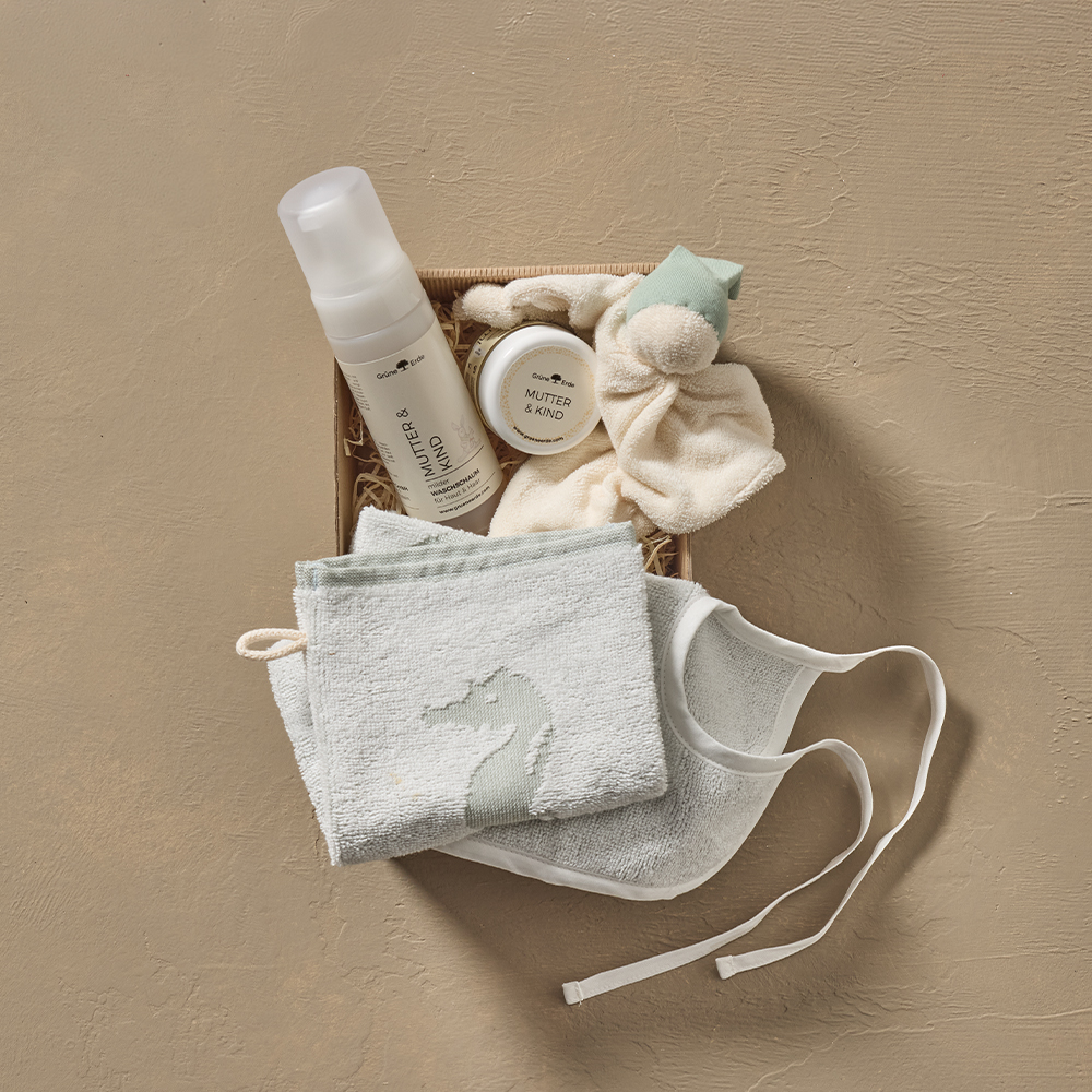 Geschenkbox Kinderfreude auf beigem Hintergrund