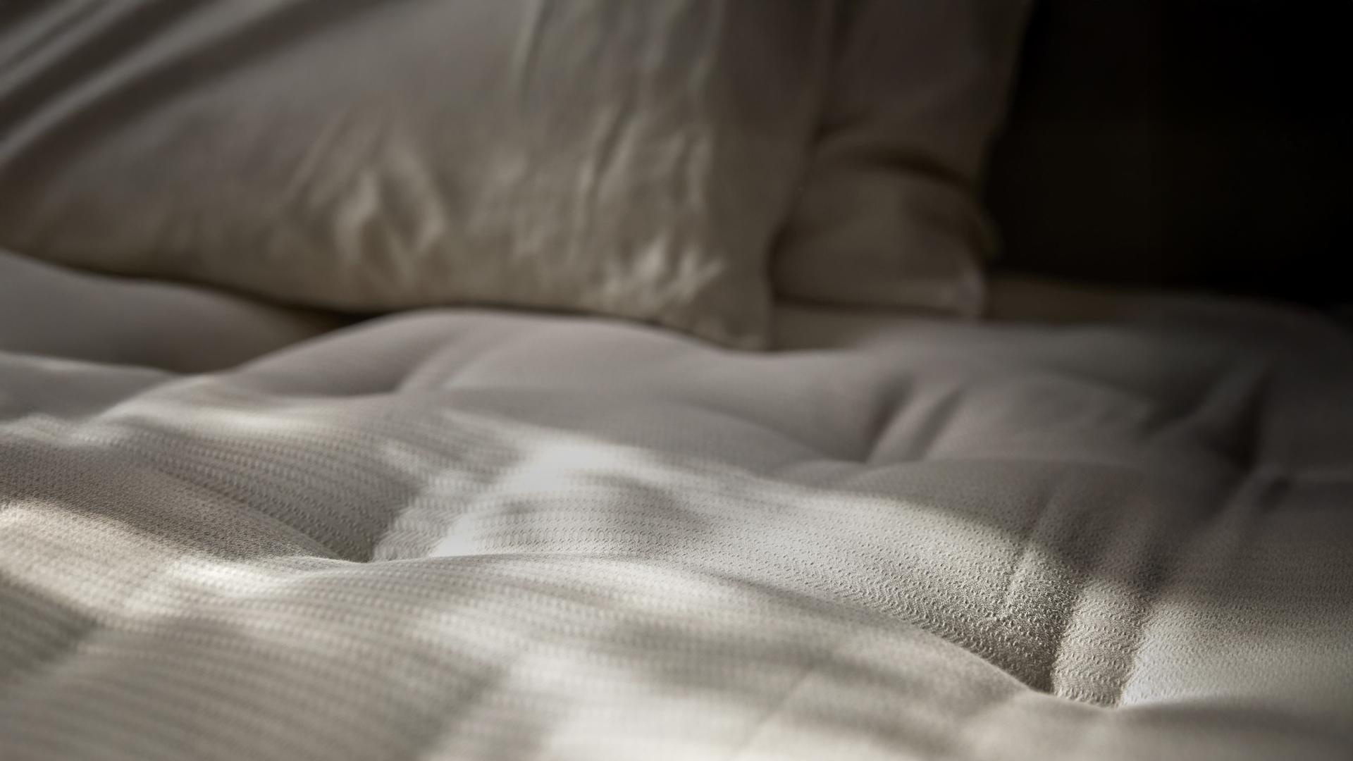 Ein relativ dunkles Bild von einer hochwertigen Naturmatratze