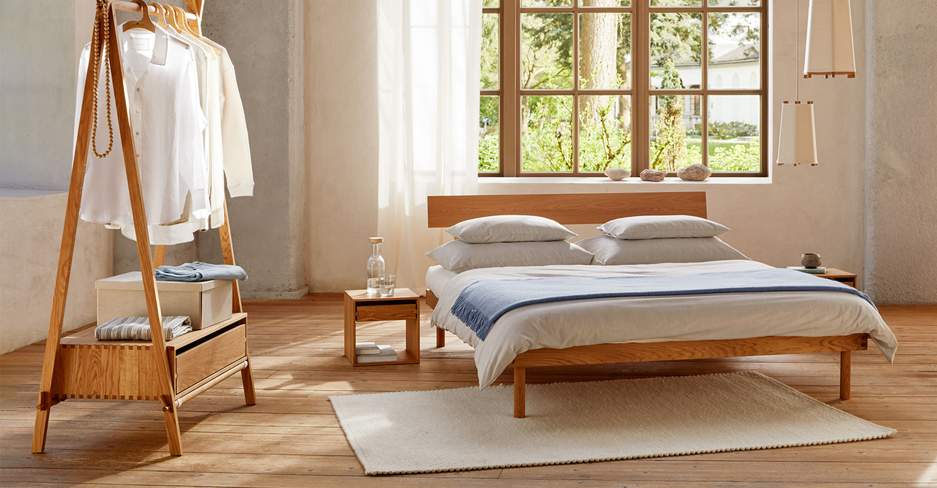 Massivholzbett Jukai Pur im Schlafzimmer